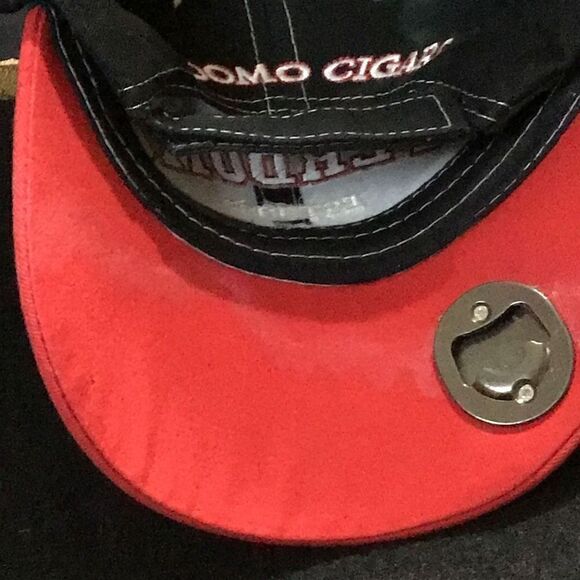 Perdomo cigar hat some wearing shown - Picture 5 of 7